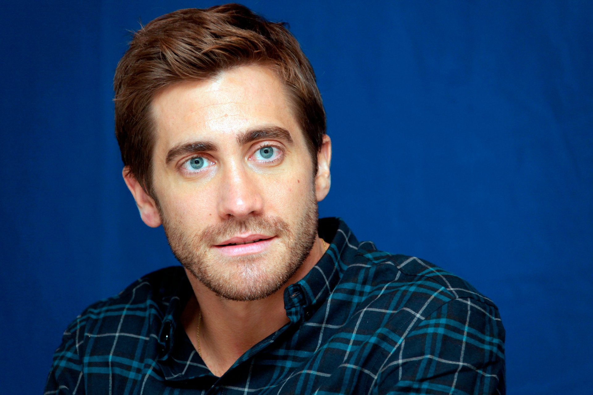 jake gyllenhaal portret koszula miłość i inne leki