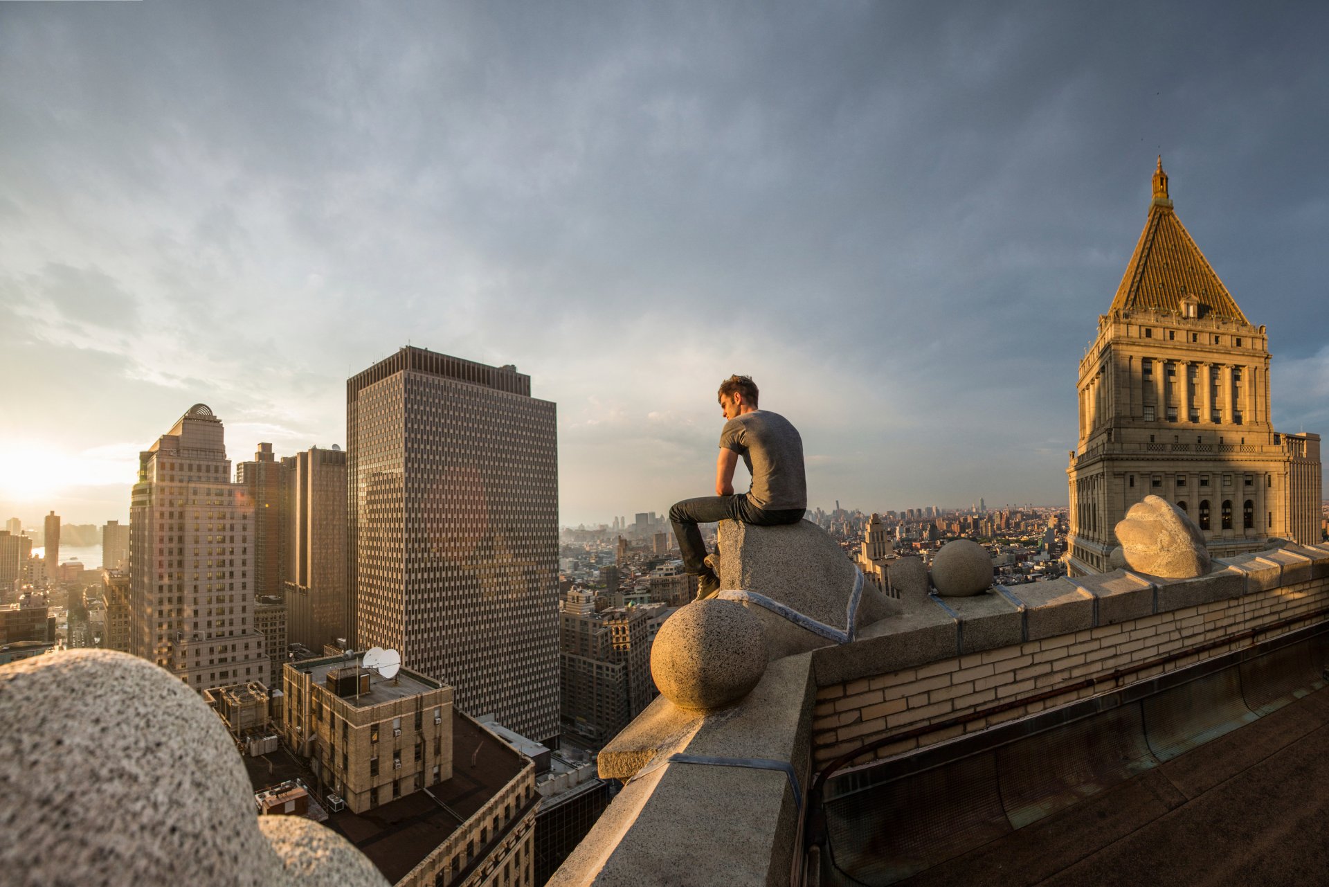 andrew garfield peter parker new spider-man town roof height view