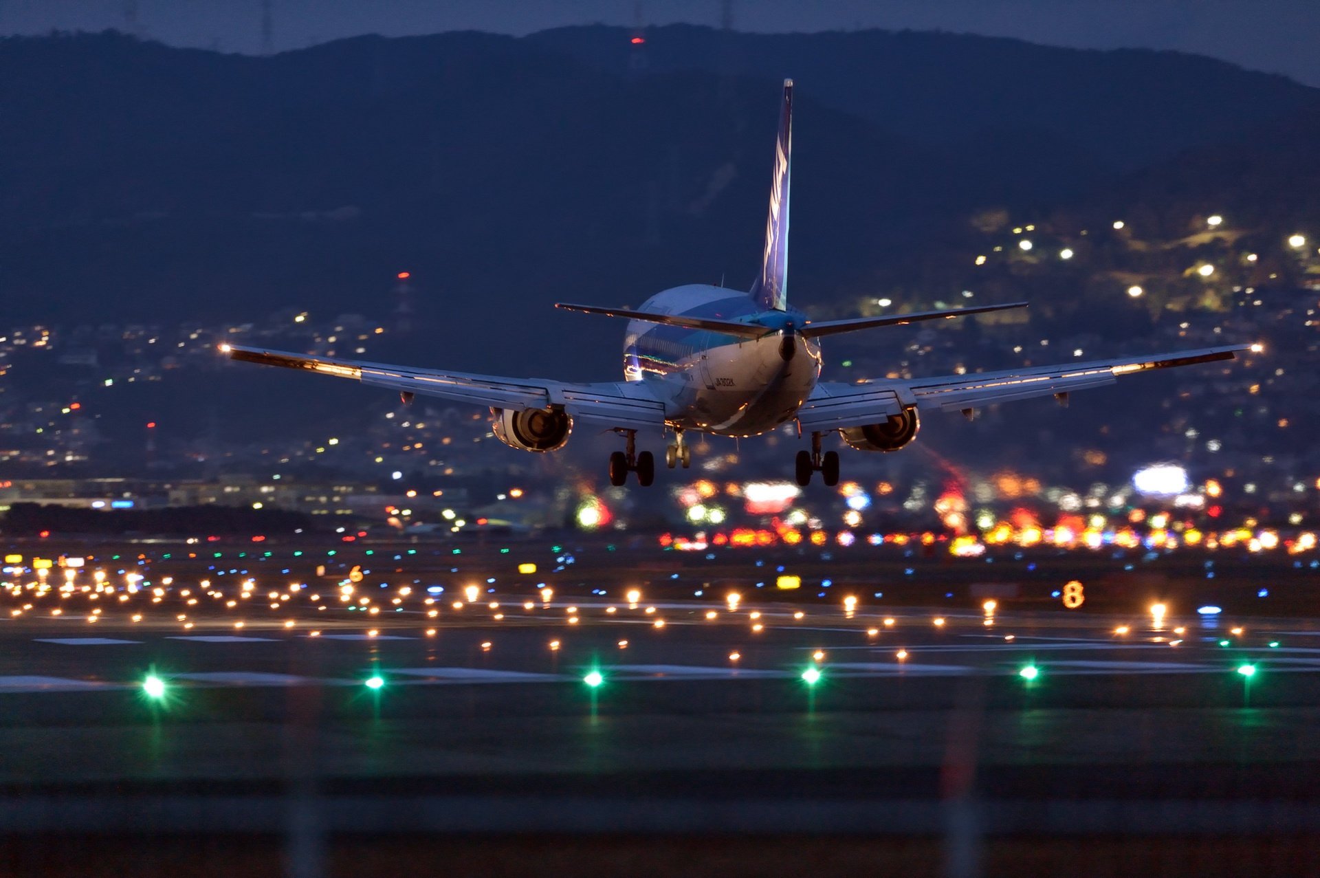 airbus avion aéroport nuit lumières atterrissage