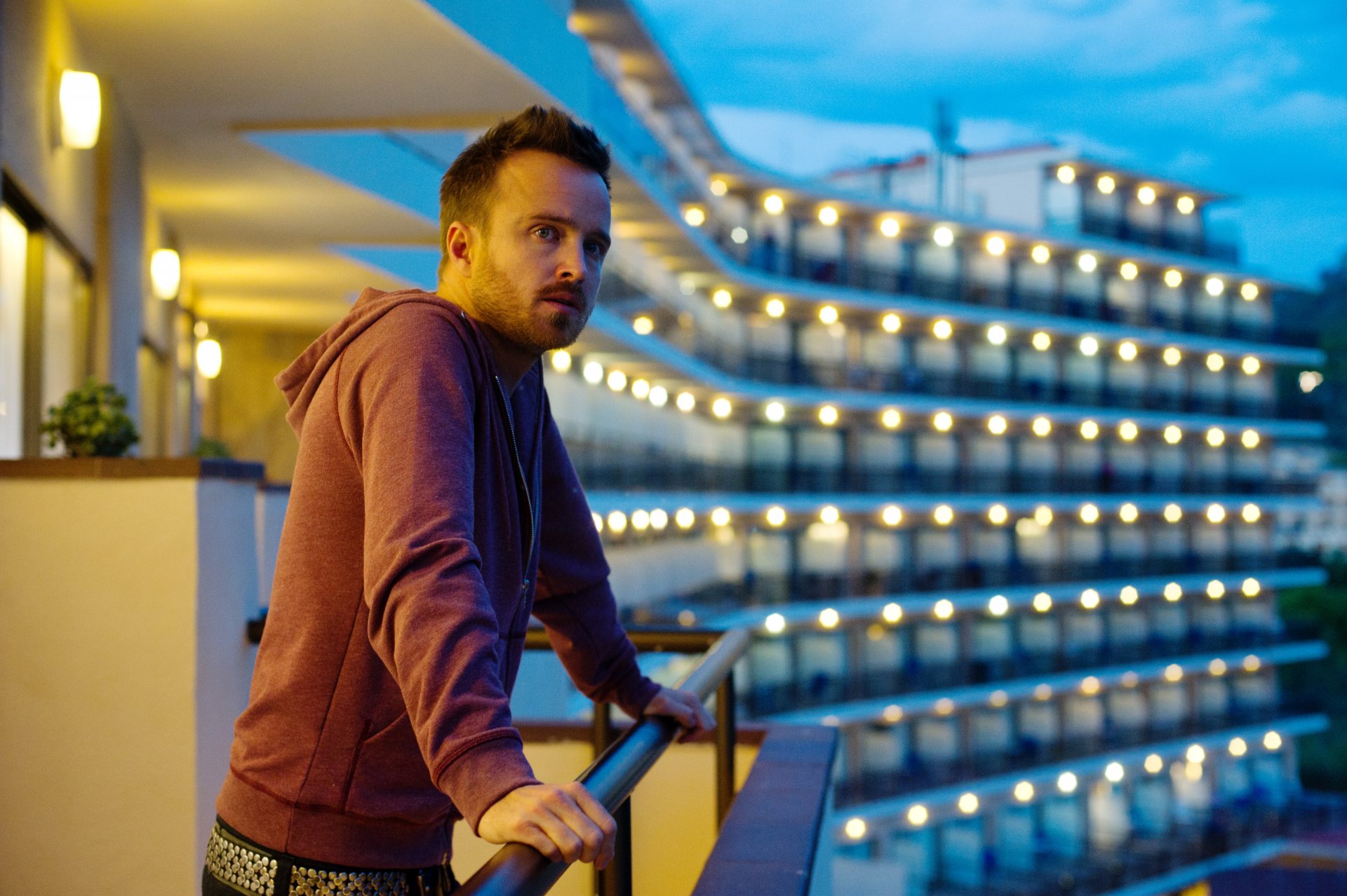 aaron paul il film la lunga strada verso il basso la lunga caduta