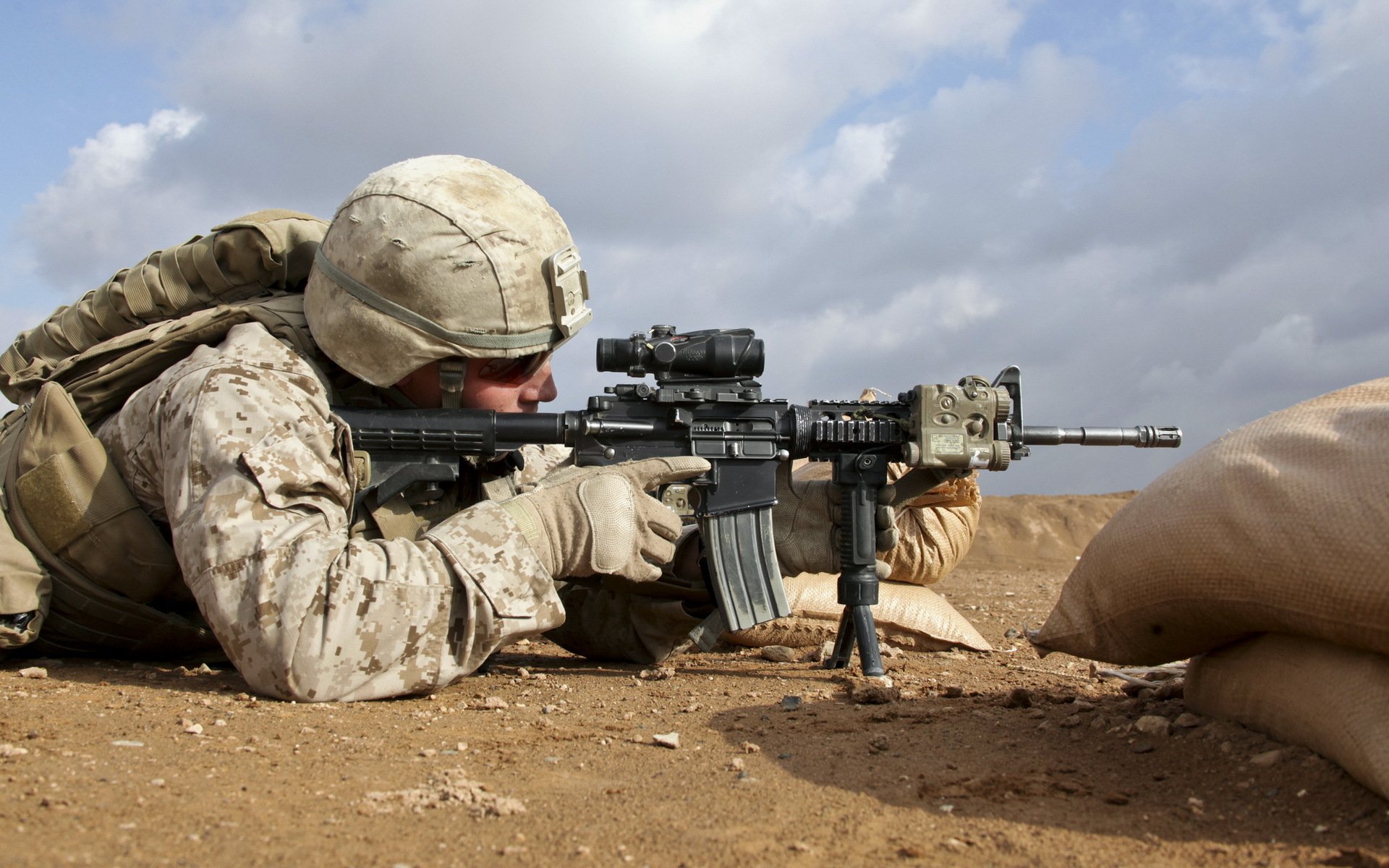 united states marine corps men weapon