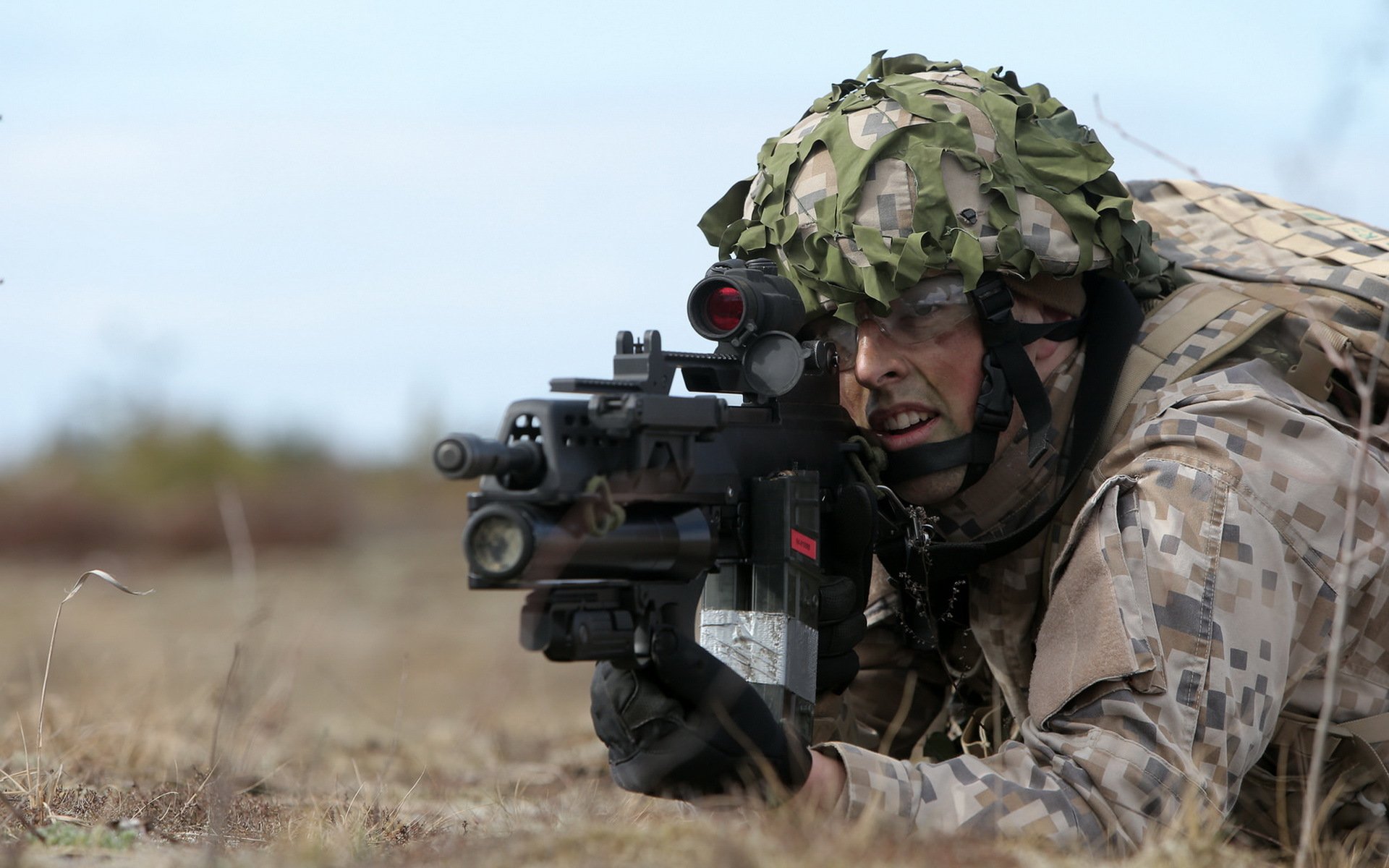 soldado armas ejército letón