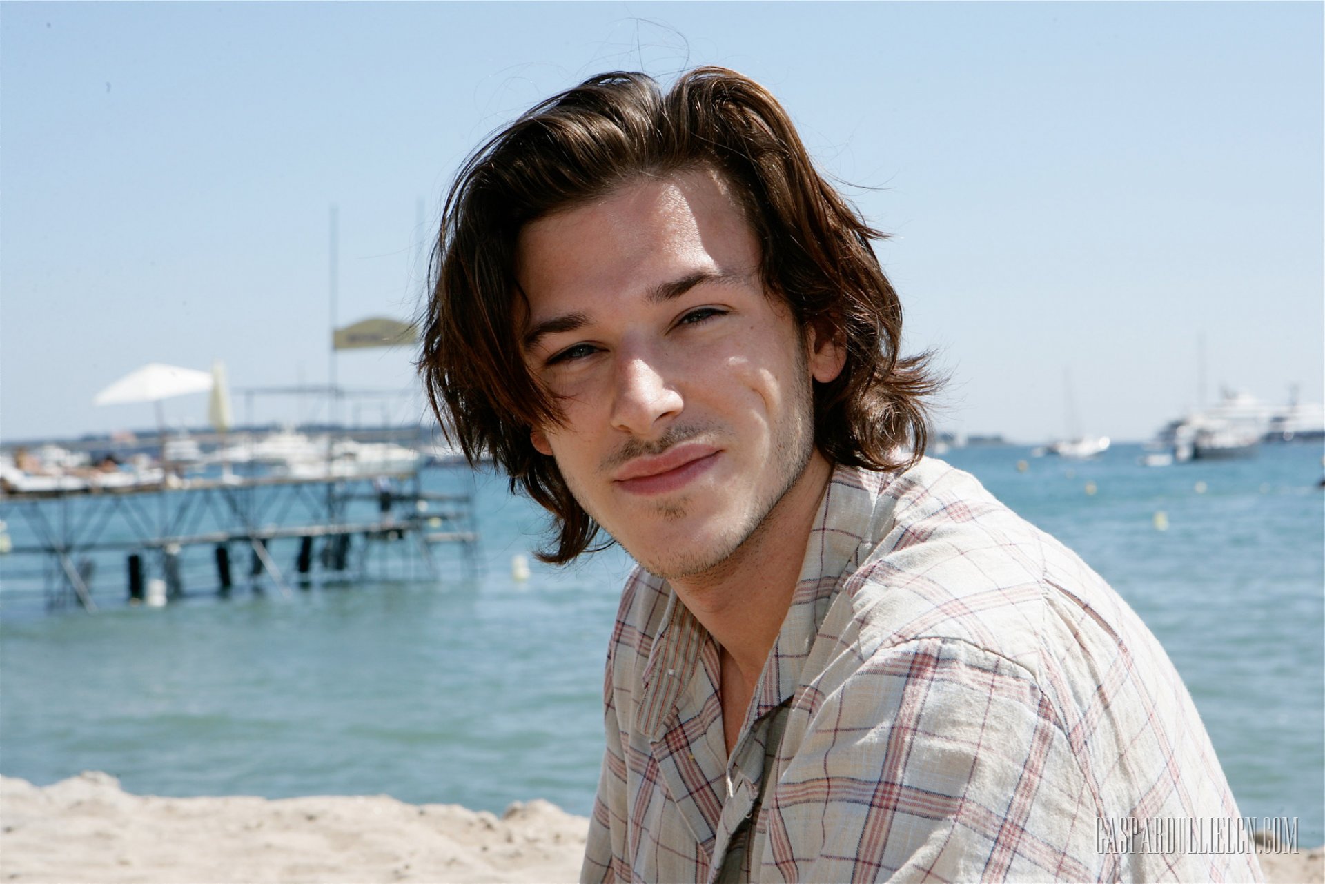 gaspard ulliel black pier sea view