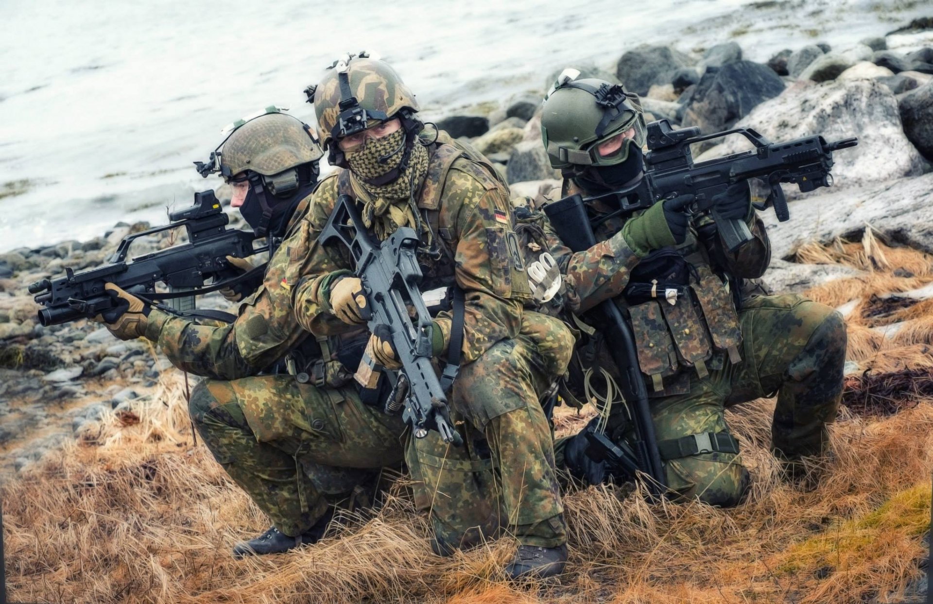 soldados bundeswehr alemania equipo hk g36 asalto rifle hierba