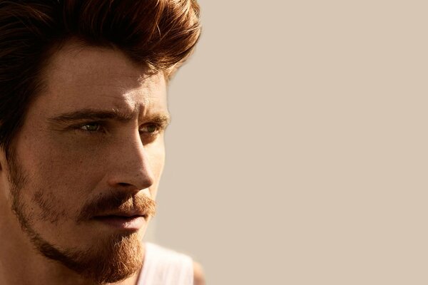 Retrato del actor Garrett Hedlund