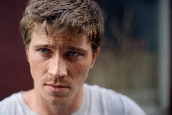 Vista di Garrett Hedlund ritratto