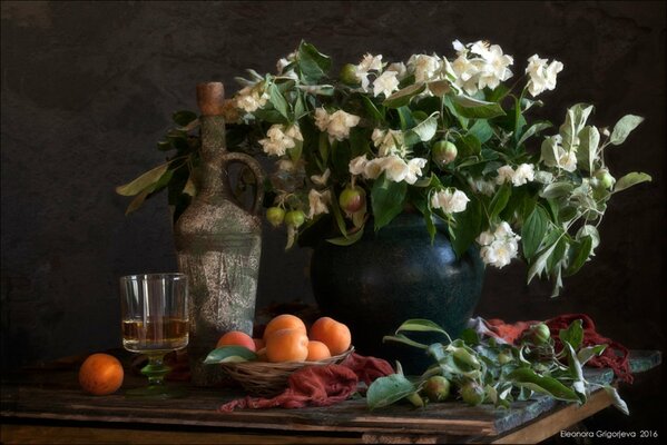 Naturaleza muerta con albaricoques y flores de jazmín