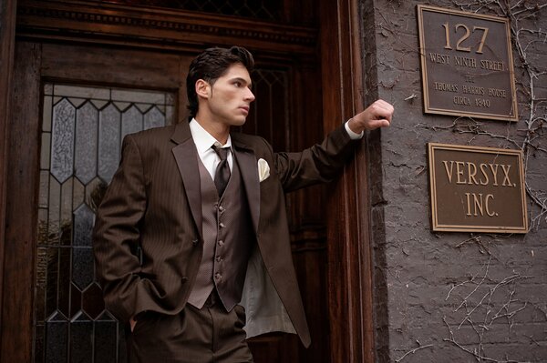 Sexy man in a formal suit near a building in New York