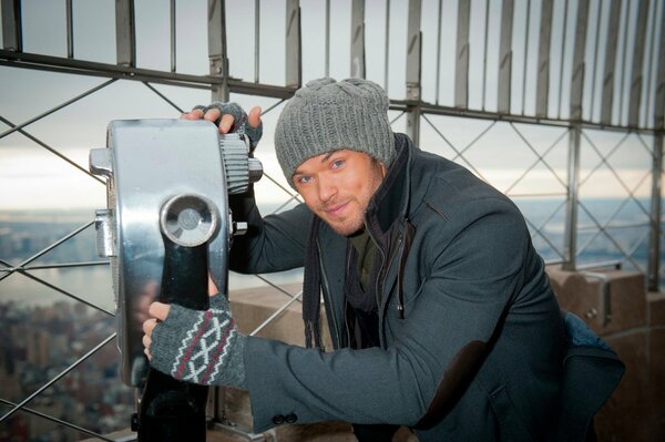 Kellan Lutz Foto-Magazin