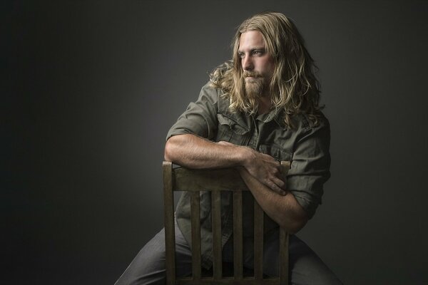 Photo wallpaper with a man on a chair shooting on a gray background