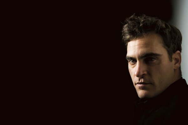 Cadre minimaliste de Joaquin Phoenix