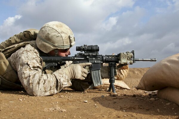 Żołnierz USA z bronią