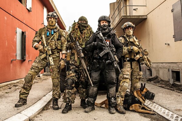 Norwegian Special Forces team with a dog