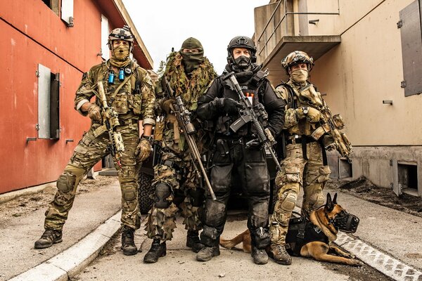 Equipo SWAT Noruego con perro