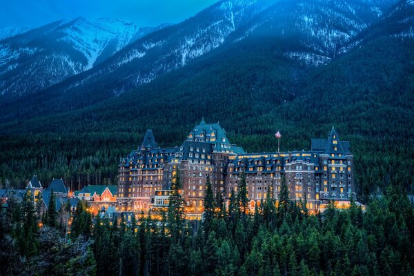 Parc National du Canada à la lumière des lumières de la nuit