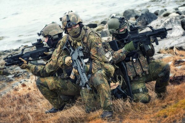 Three young soldiers storm the Bundeswehr