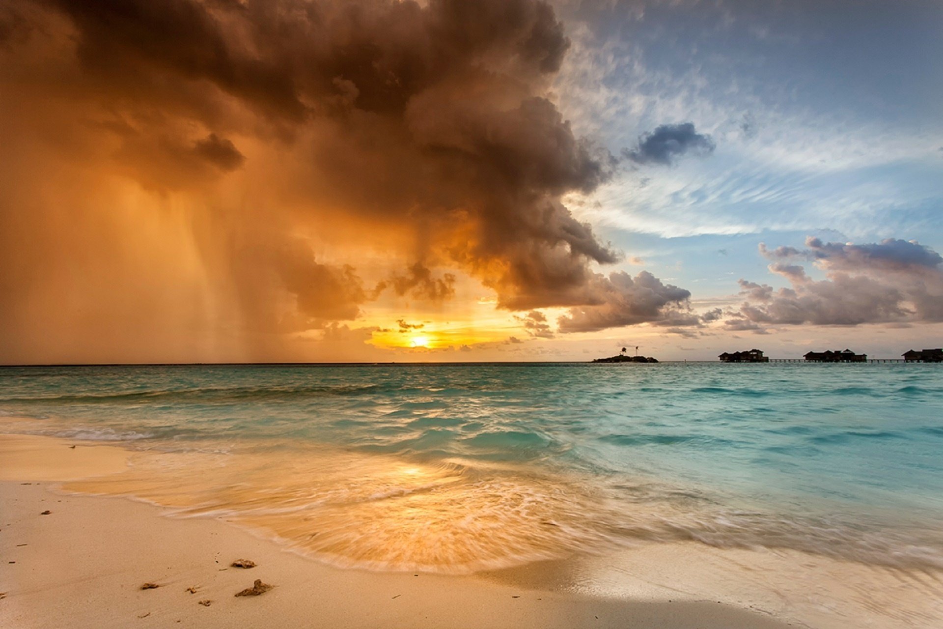 monsun malediwy zachód słońca deszcz ocean