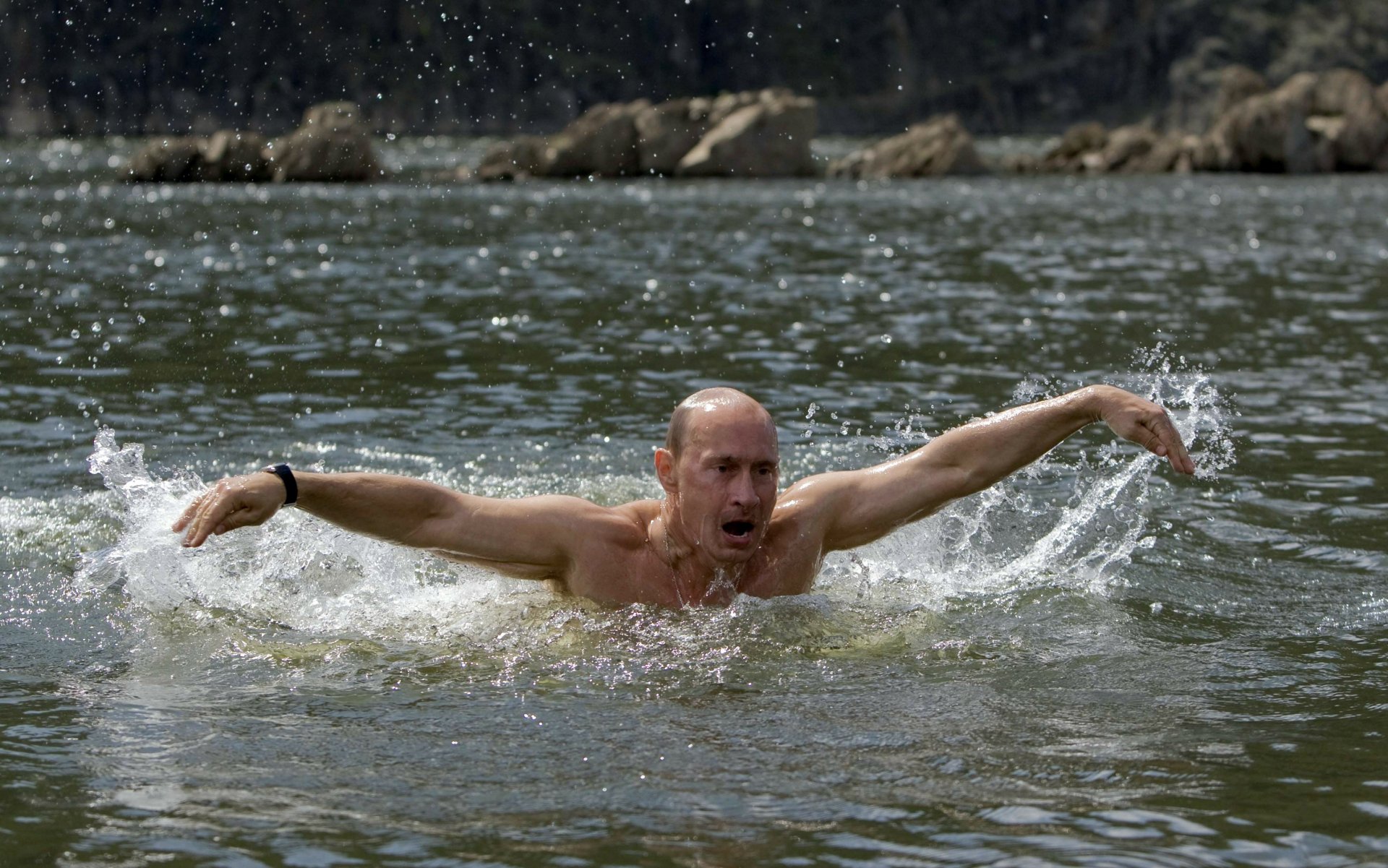 russie eau vladimir poutine président mains expressions faciales