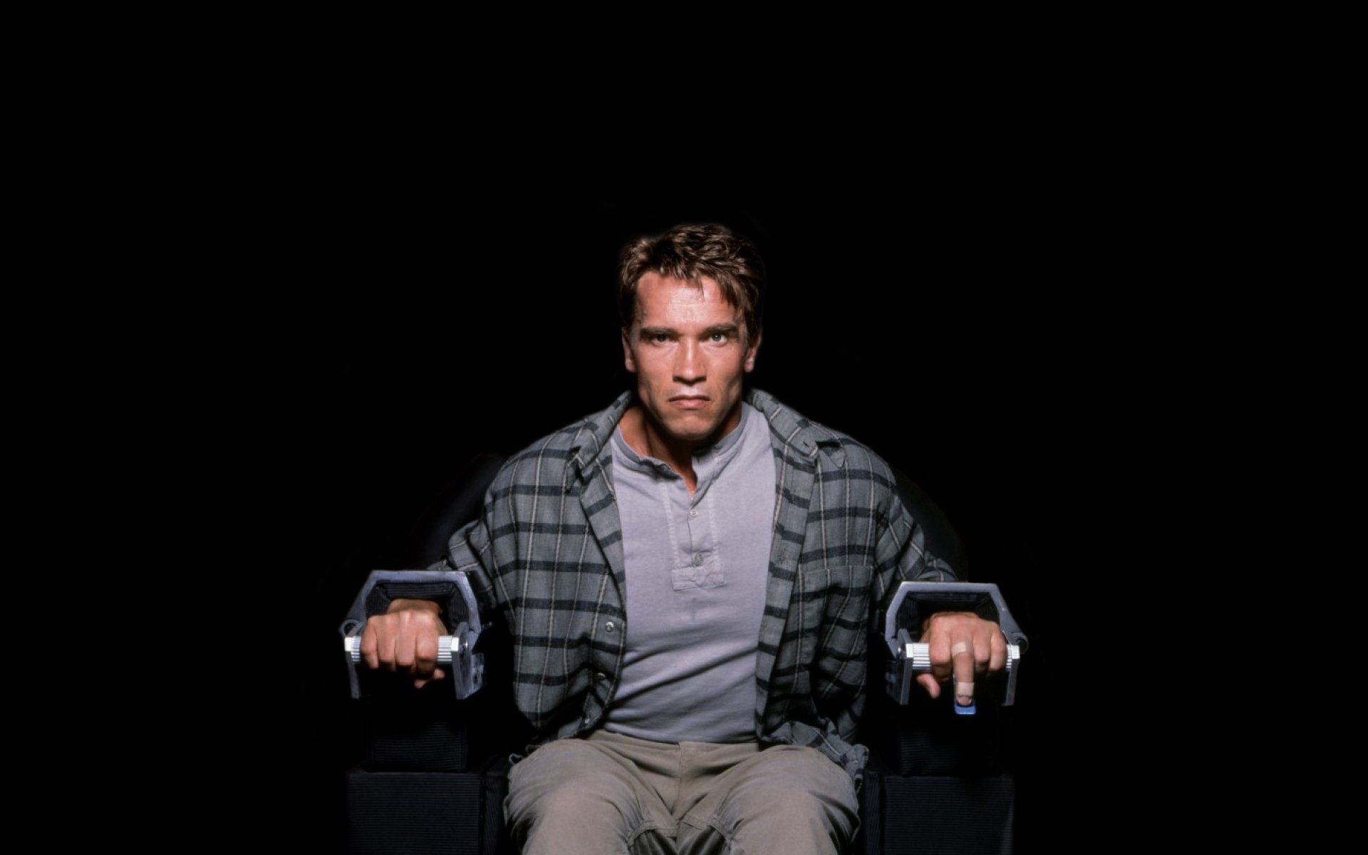 total recall rappelez-vous tout arnold schwarzenegger en colère assis fauteuil chemise enchaîné