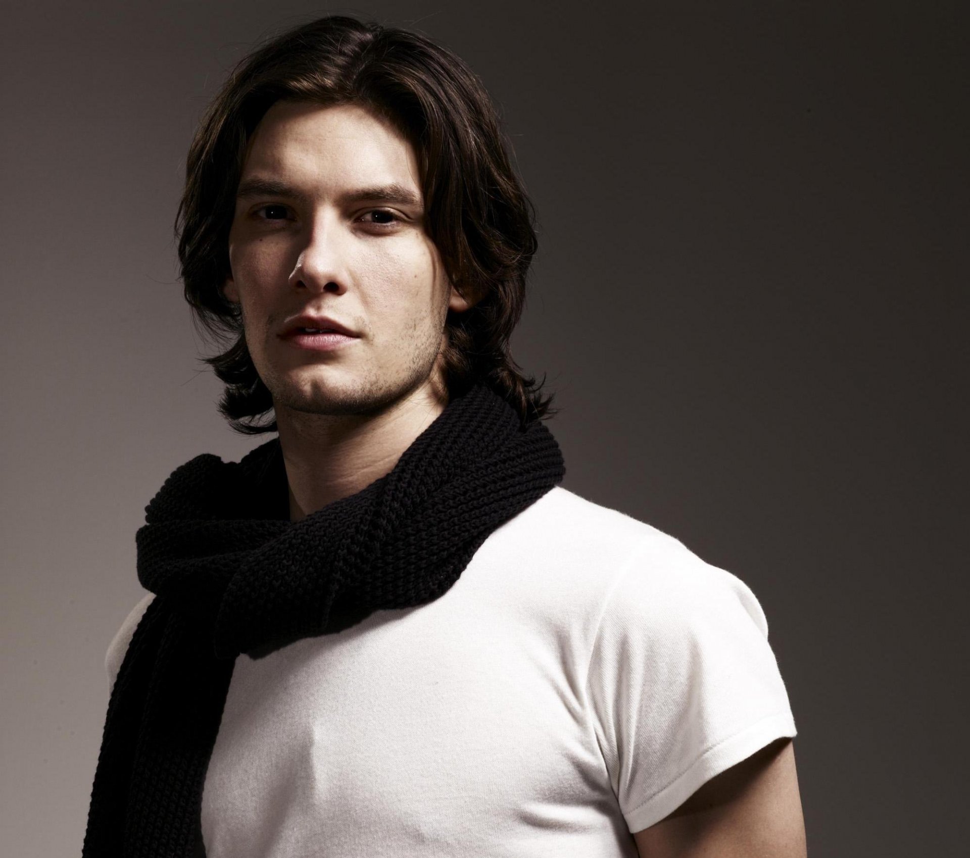 ben barnes schauspieler mann schal