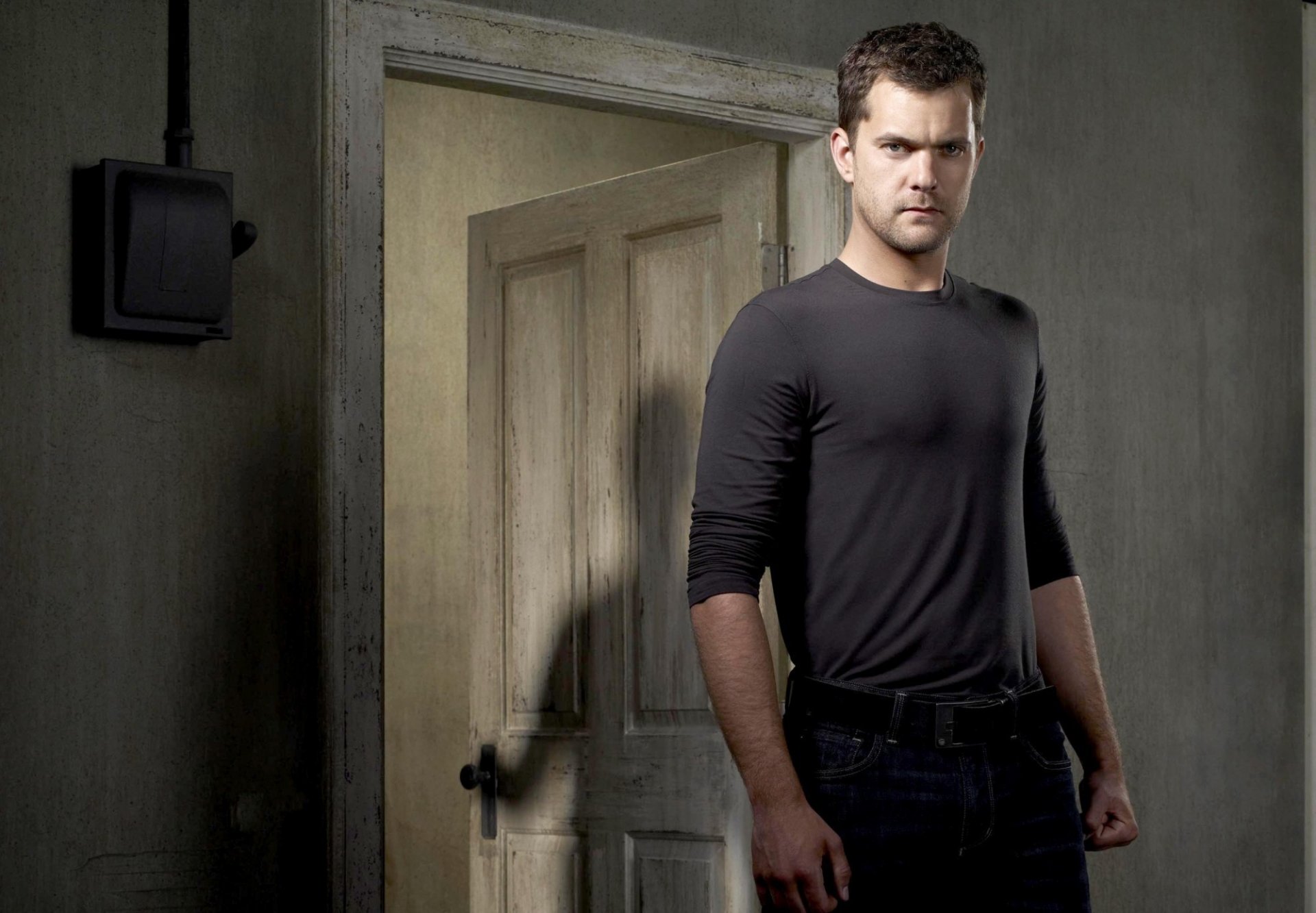 joshua jackson actor men shadow doors room