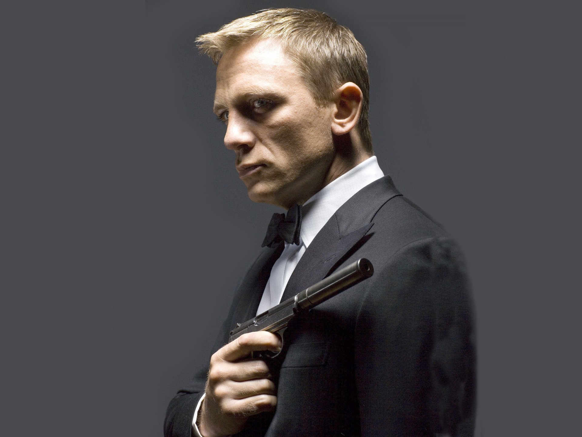 daniel craig daniel craig actor james bond agent 007 tuxedo pistol silencer walter ppk