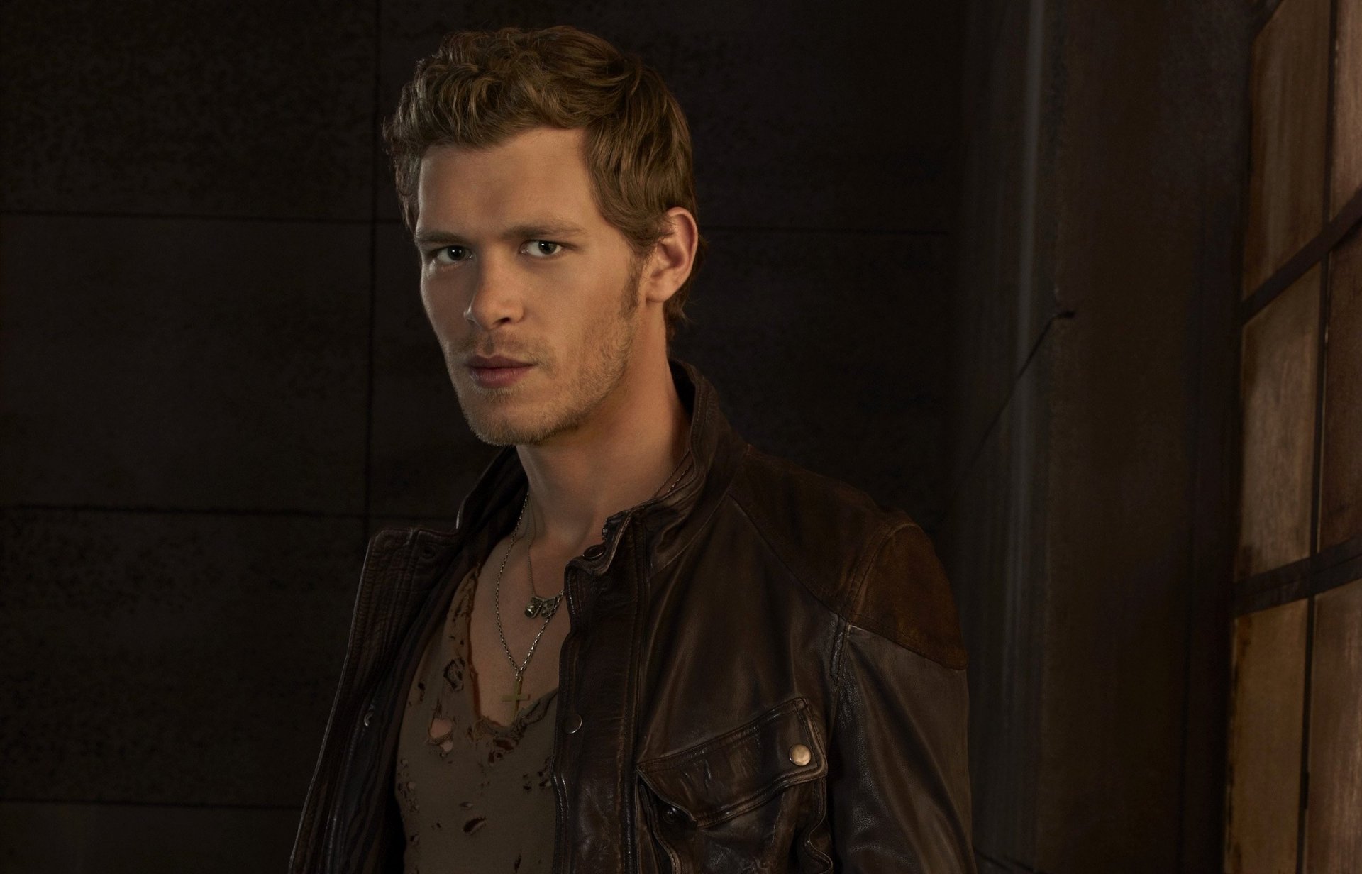 joseph morgan acteur homme veste vampire diaries série tv klaus