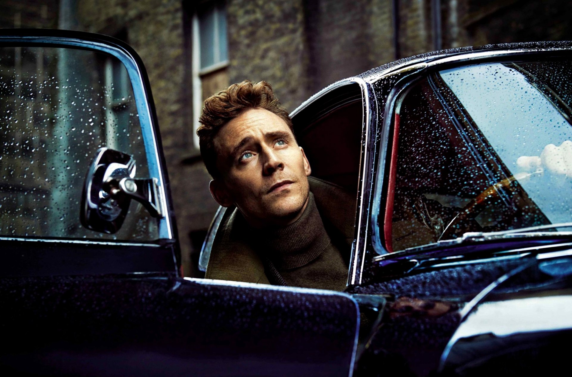 hiddleston tom hiddleston hombre actor cara mirada coche jaguar vidrio gotas