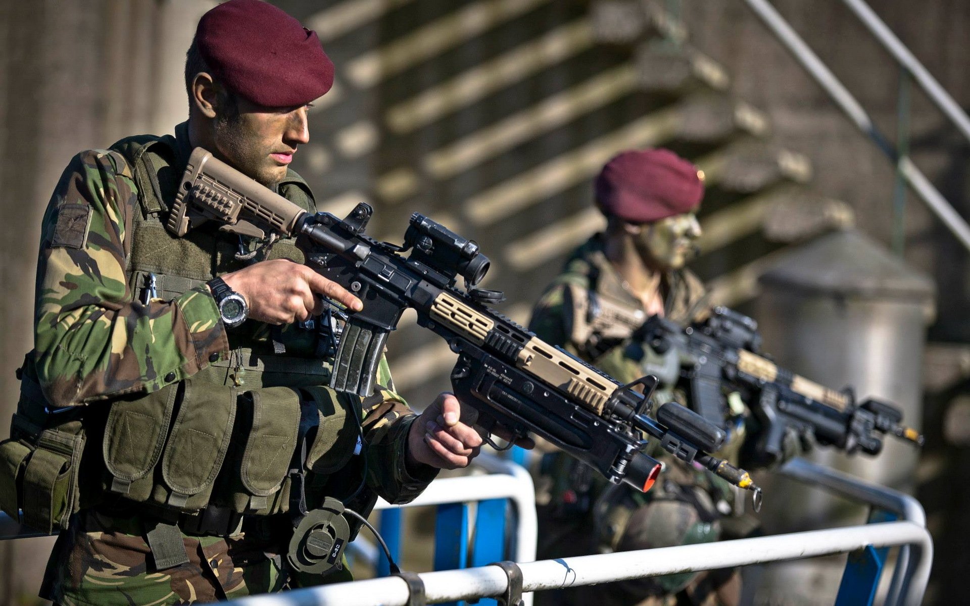 royal netherlands army men weapon