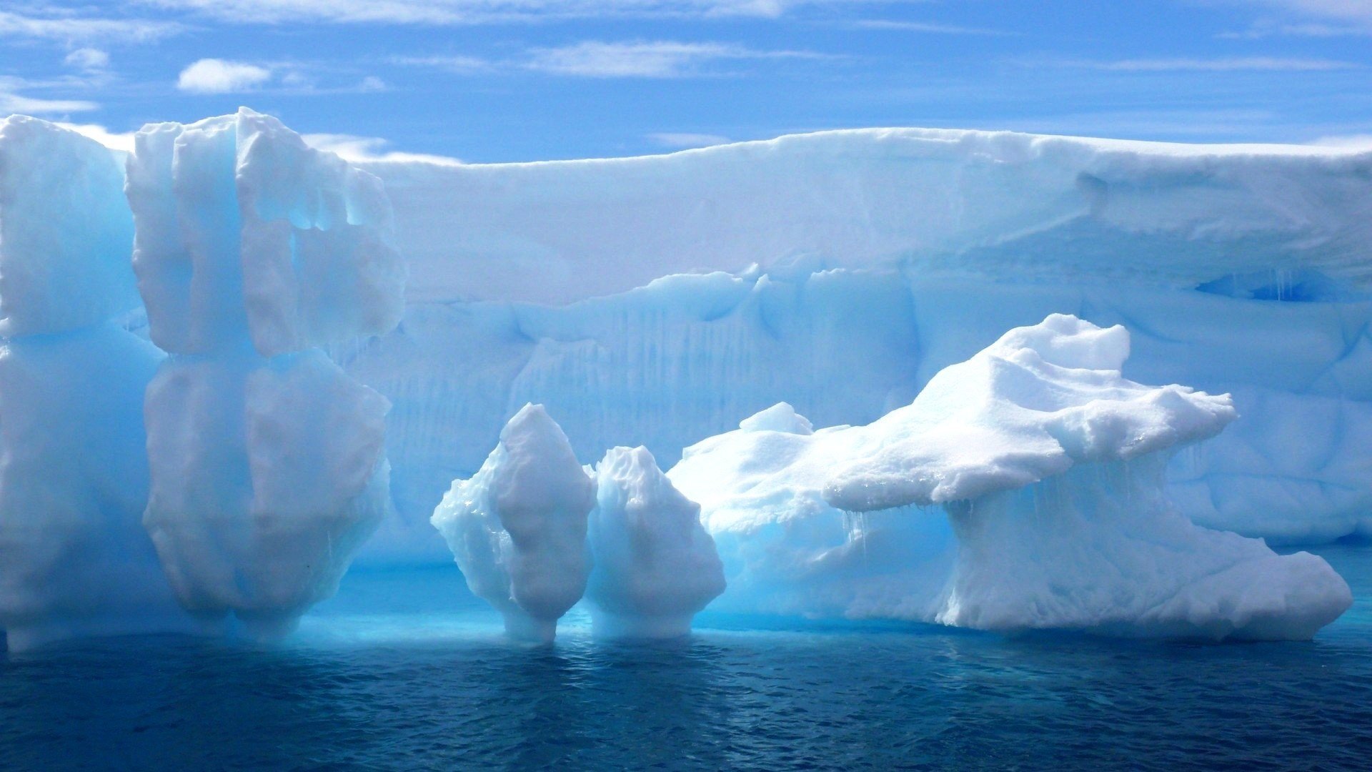 iceberg nieve océano azul cielo