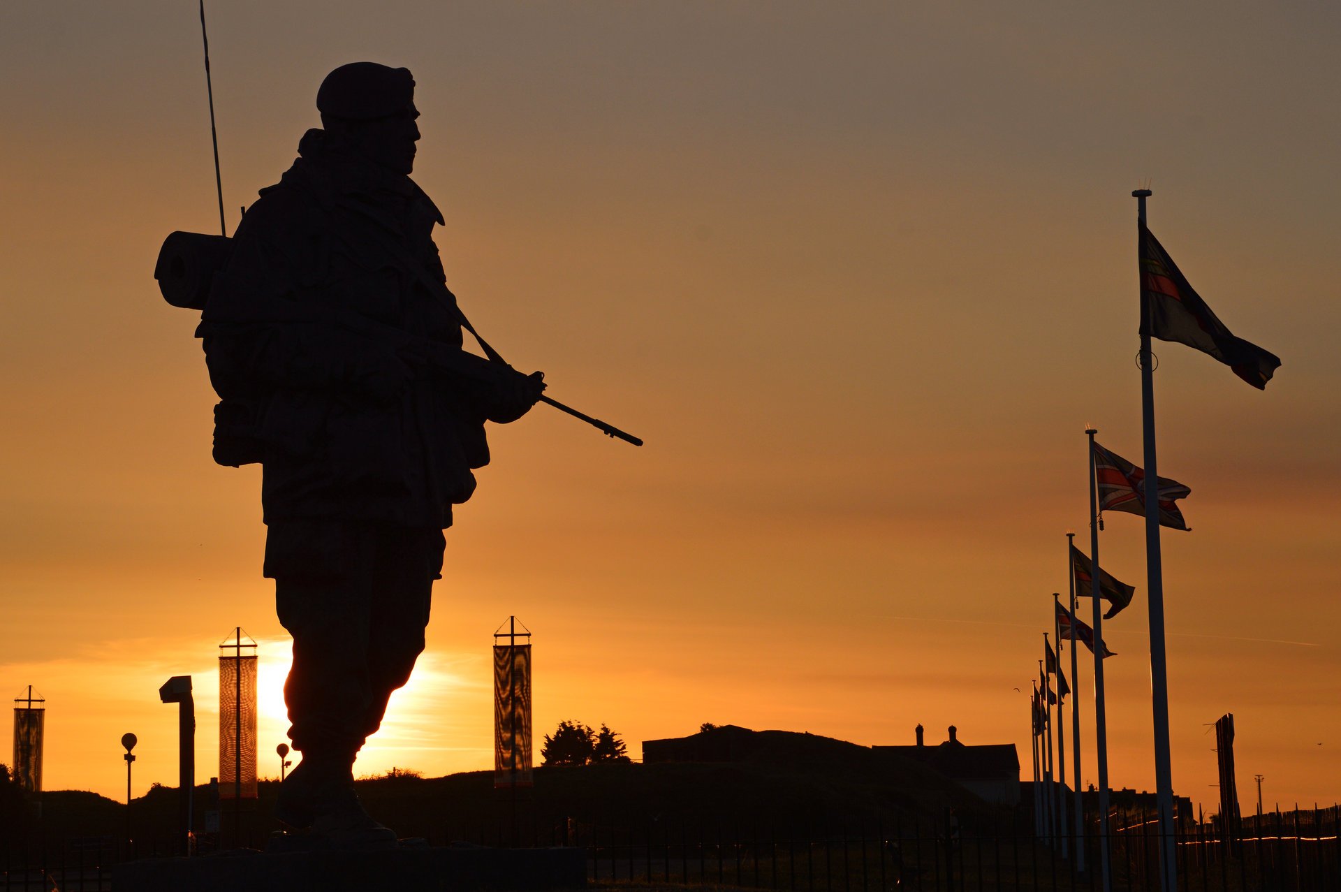 soleil coucher de soleil silhouette commando soldat arme équipement royal marine britannique