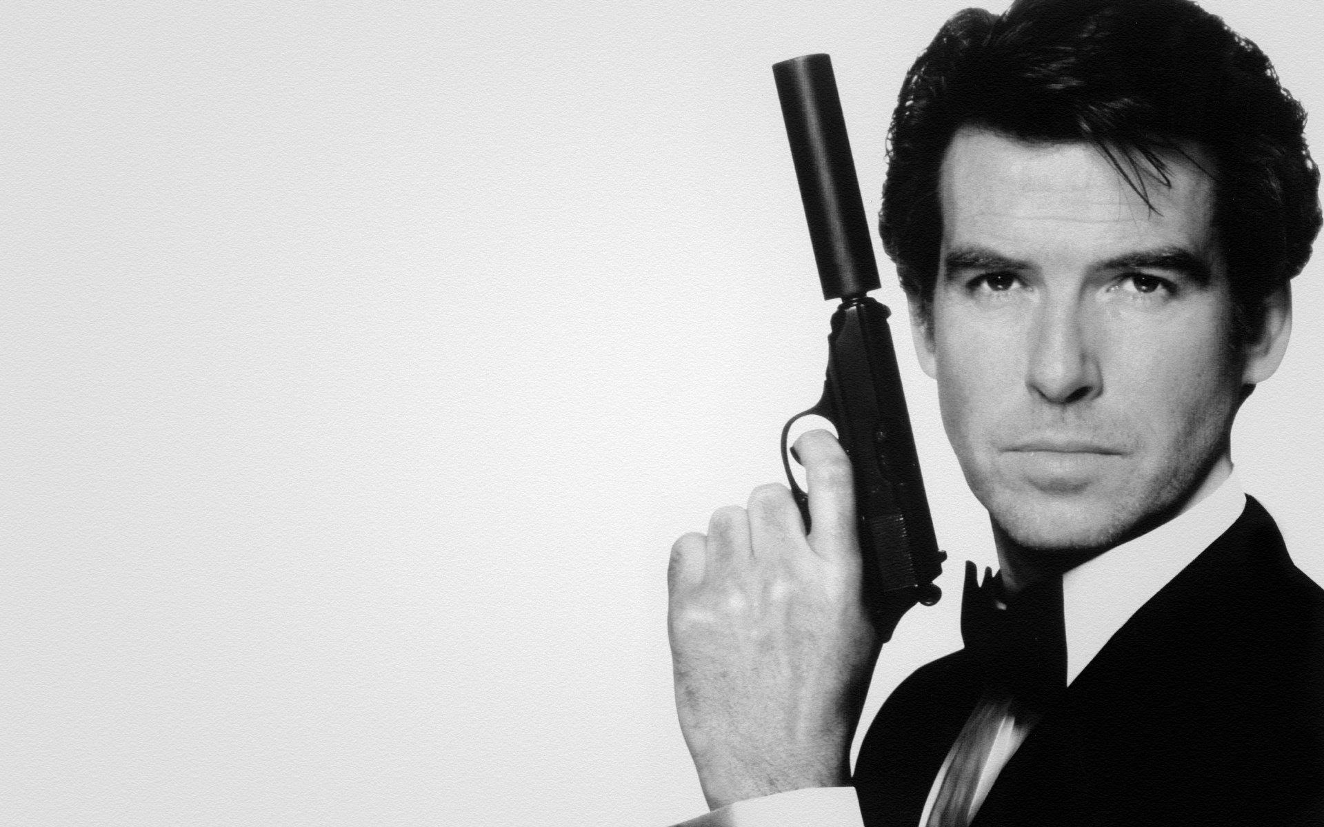 pierce brosnan pistola agente 007 james bond