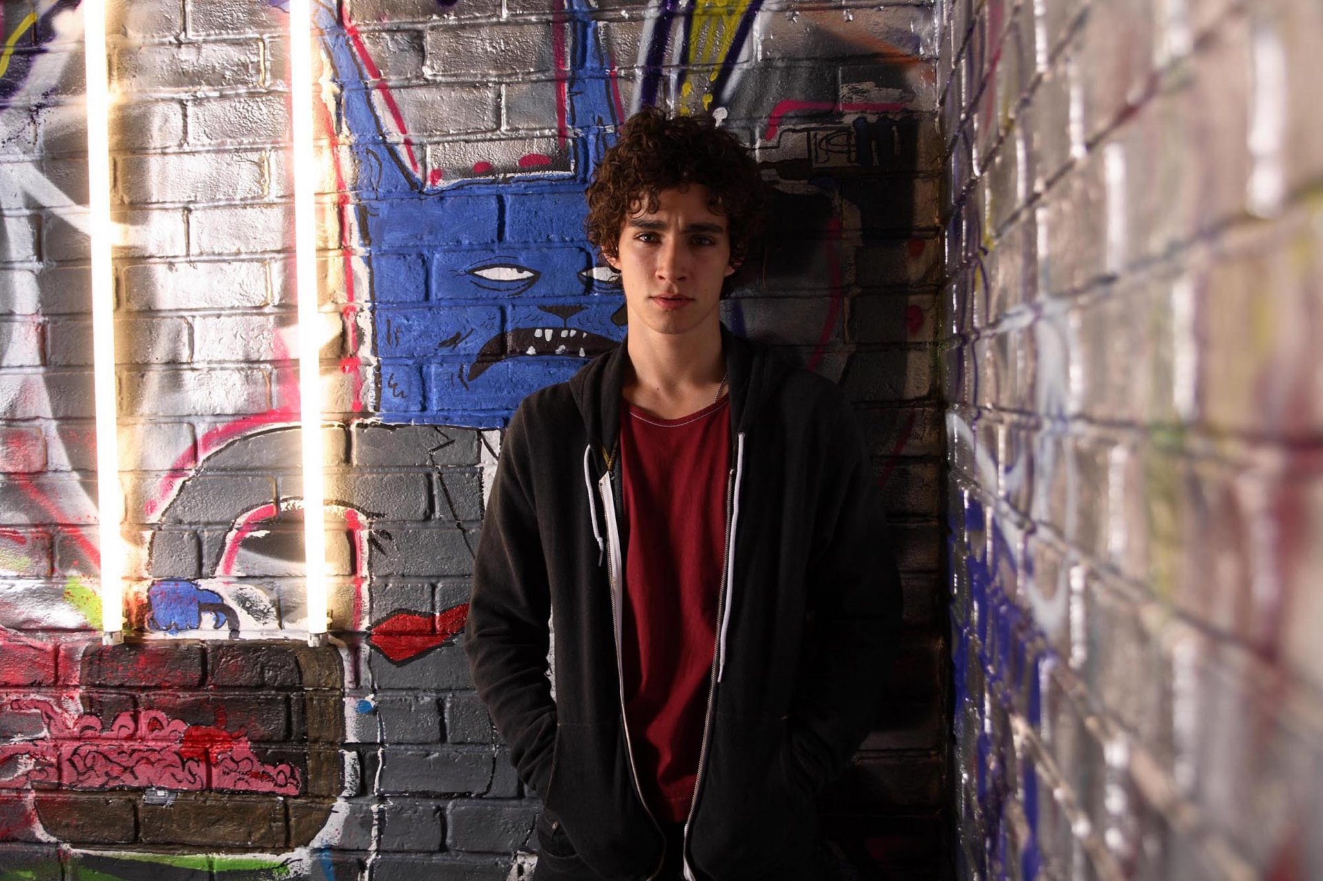 misfits feccia cattivo nathan giovane robert sheehan viziosa nyasha