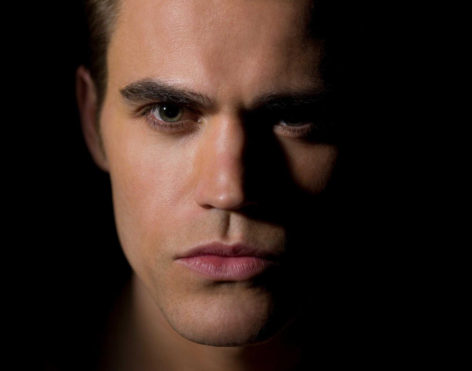 paul wesley männlich gesicht blick