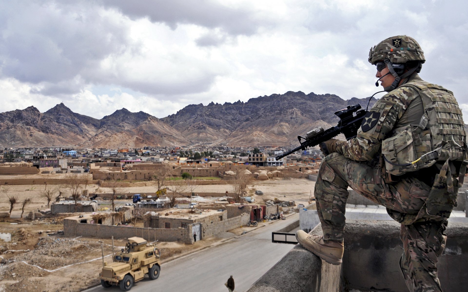 soldats armes afghanistan