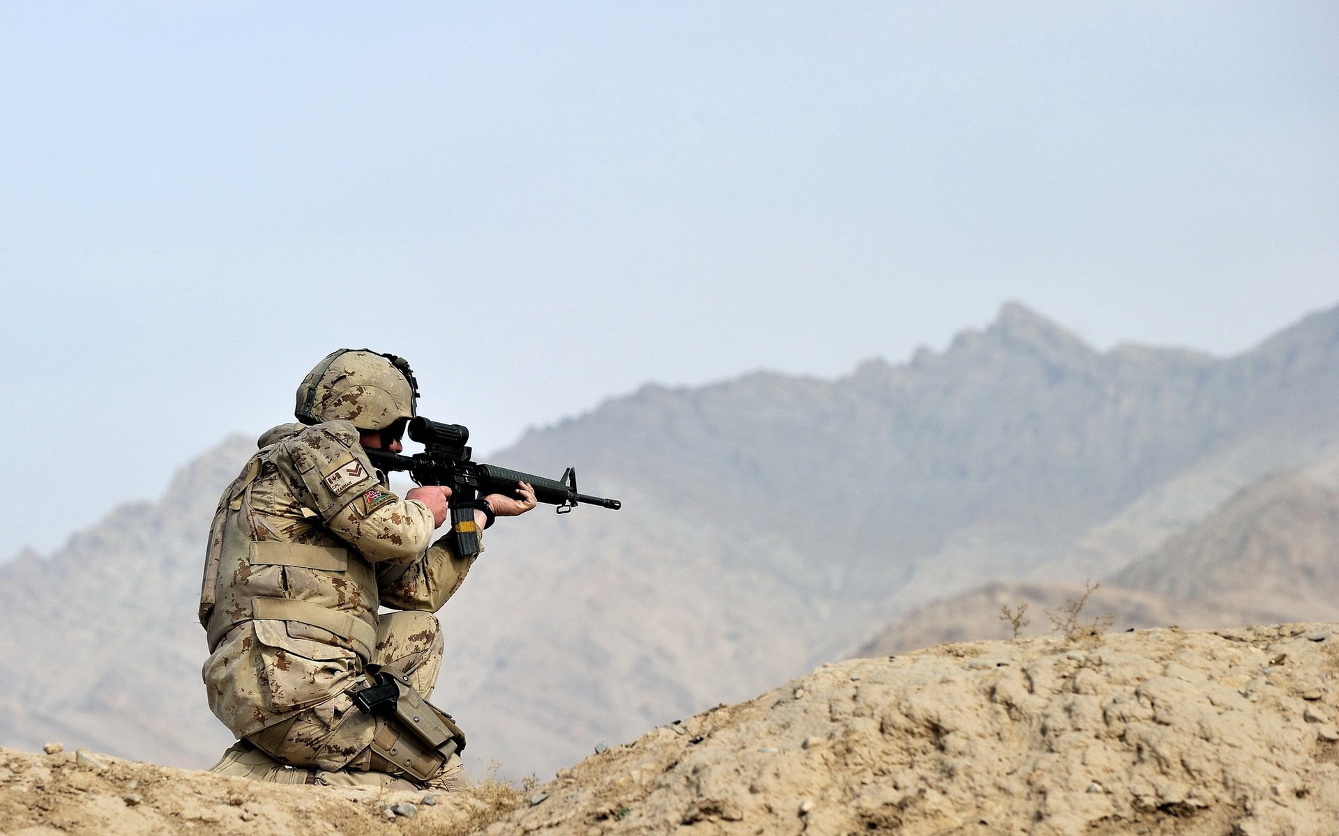 ejército canadiense soldado armas