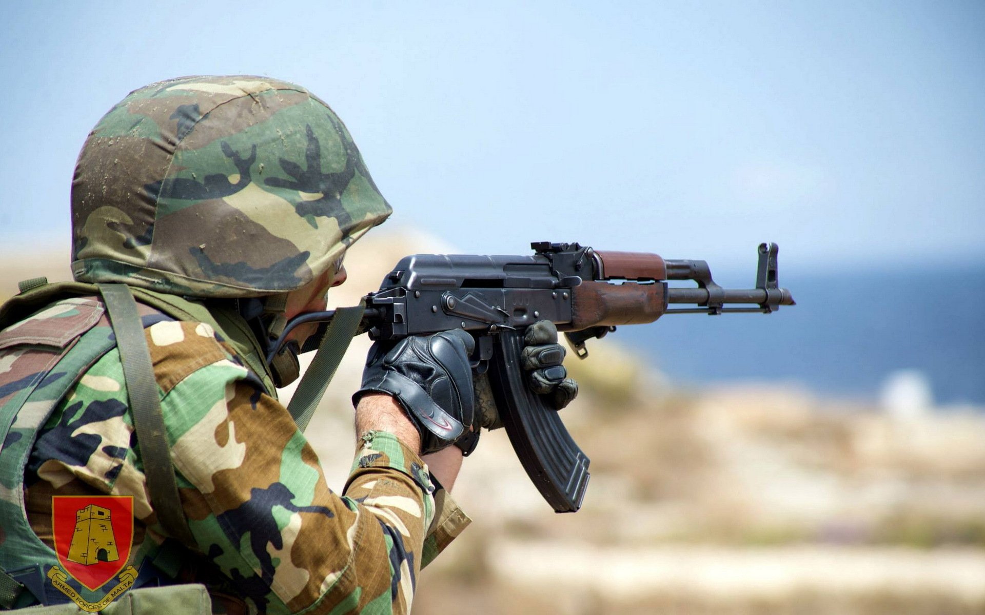 forces armées maltaises soldats armes