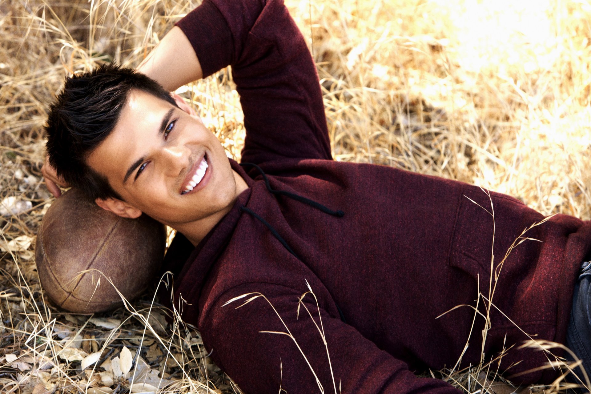 taylor lautner attore sorriso