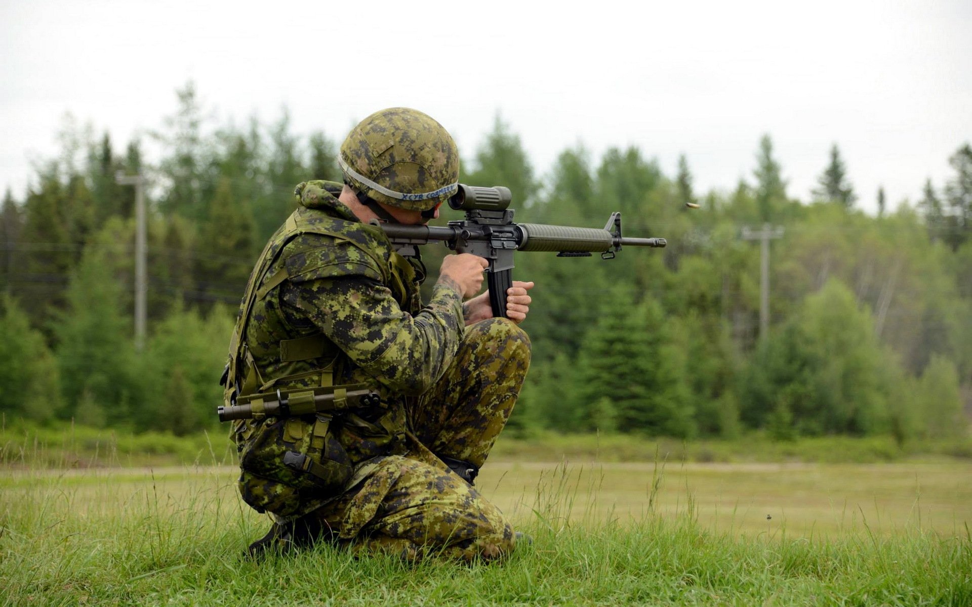 kanadische armee soldat waffe schuss