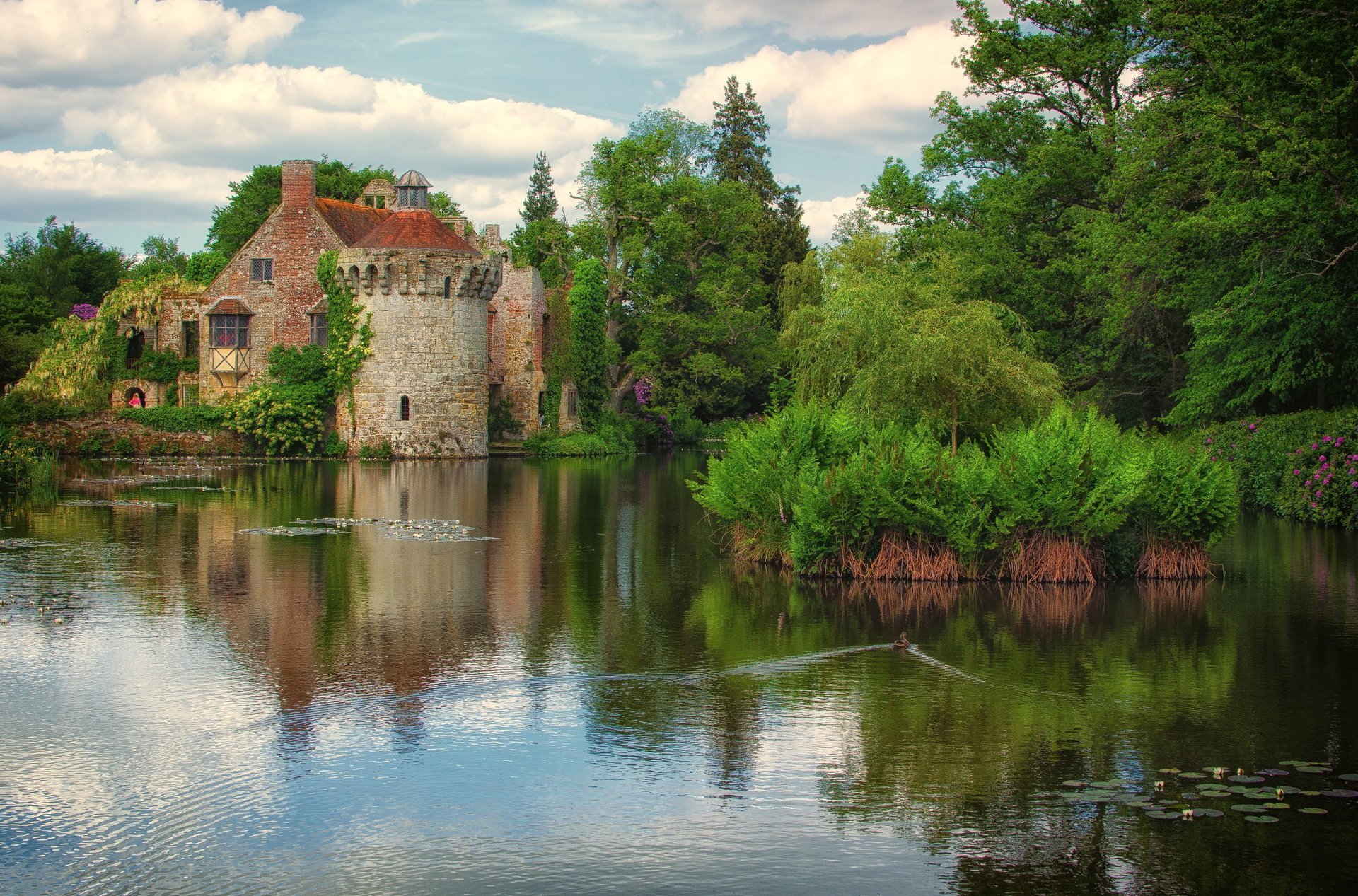 vieux château lamberhurst kent lac arbres château