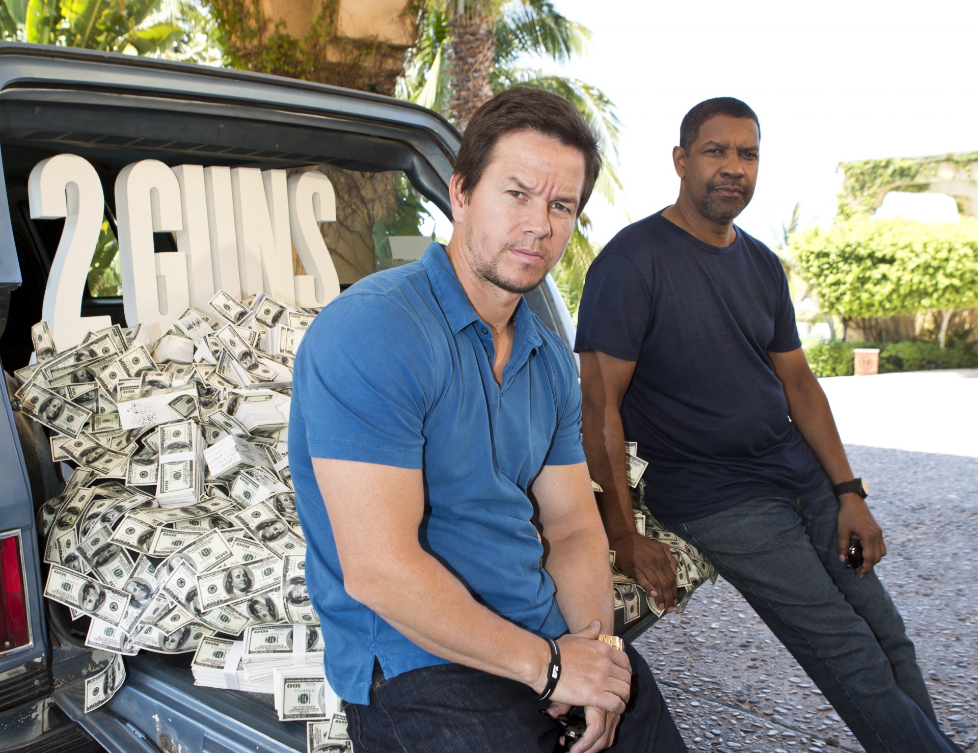 mark wahlberg stig denzel washington foto dos barriles 2 armas