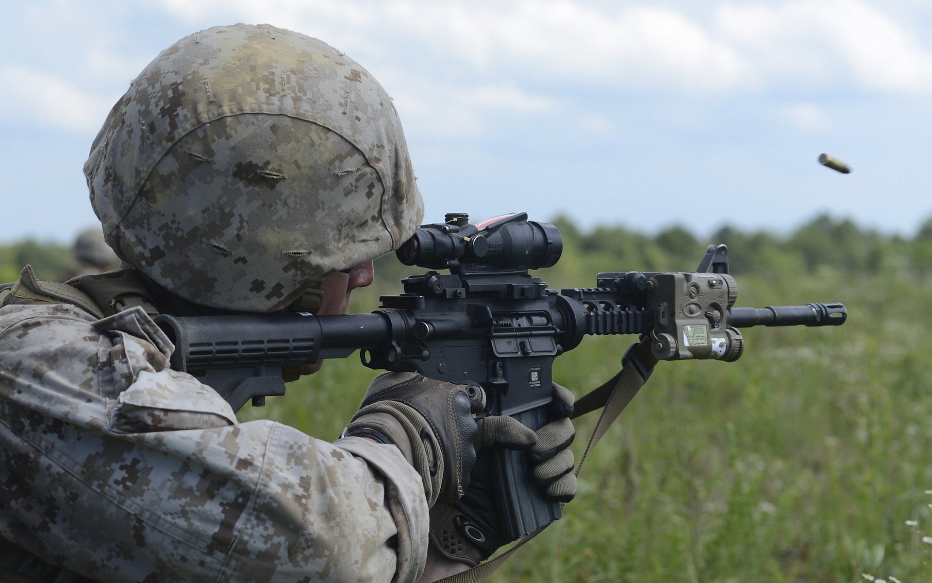 corpo dei marines degli stati uniti soldato armi