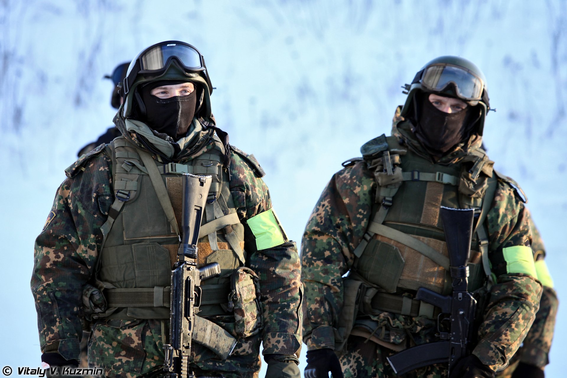 pecial forces bb mia russia snow ak fighters soldiers camouflage mask weapons ak-74m winter