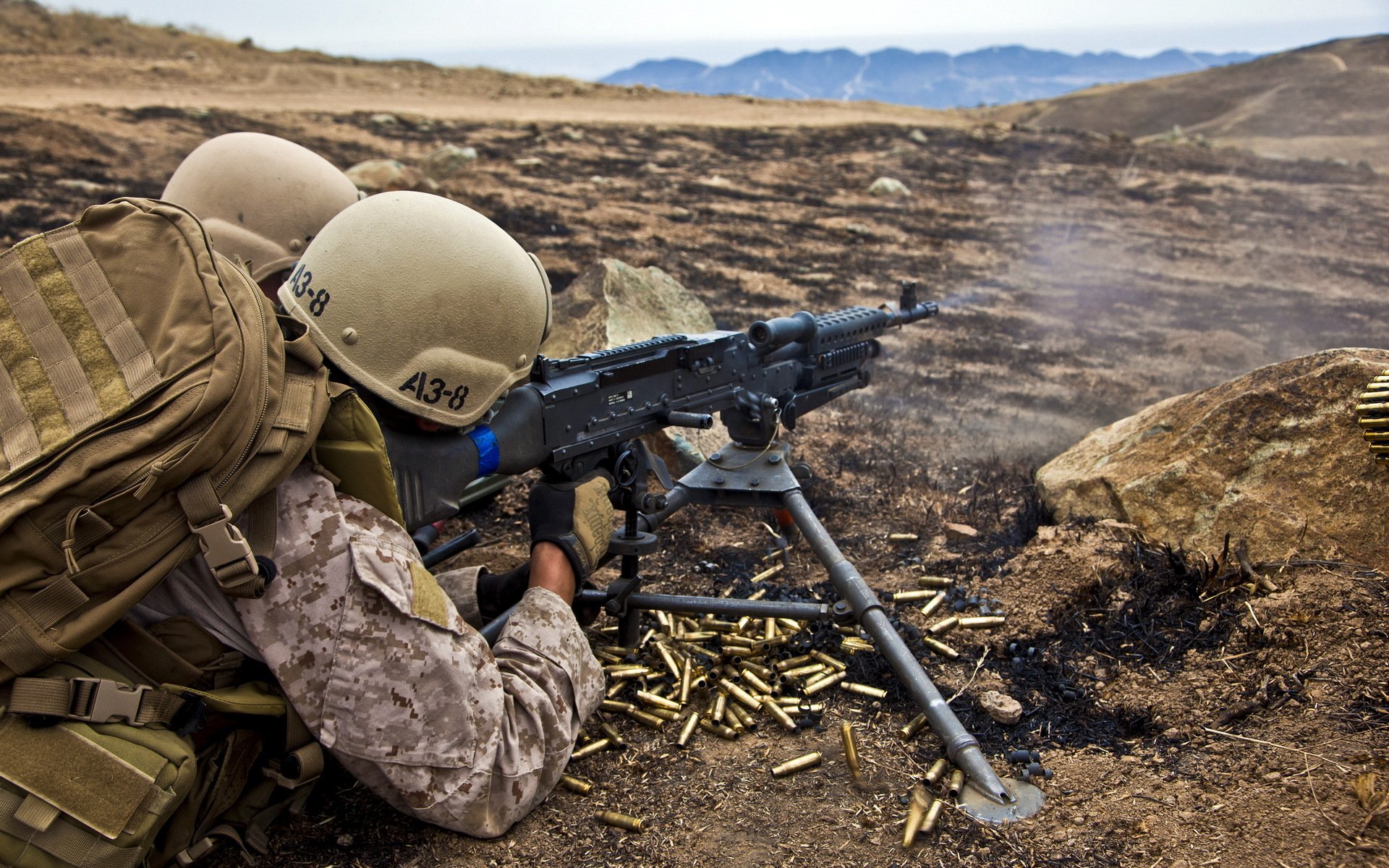 united states marine corps men weapon