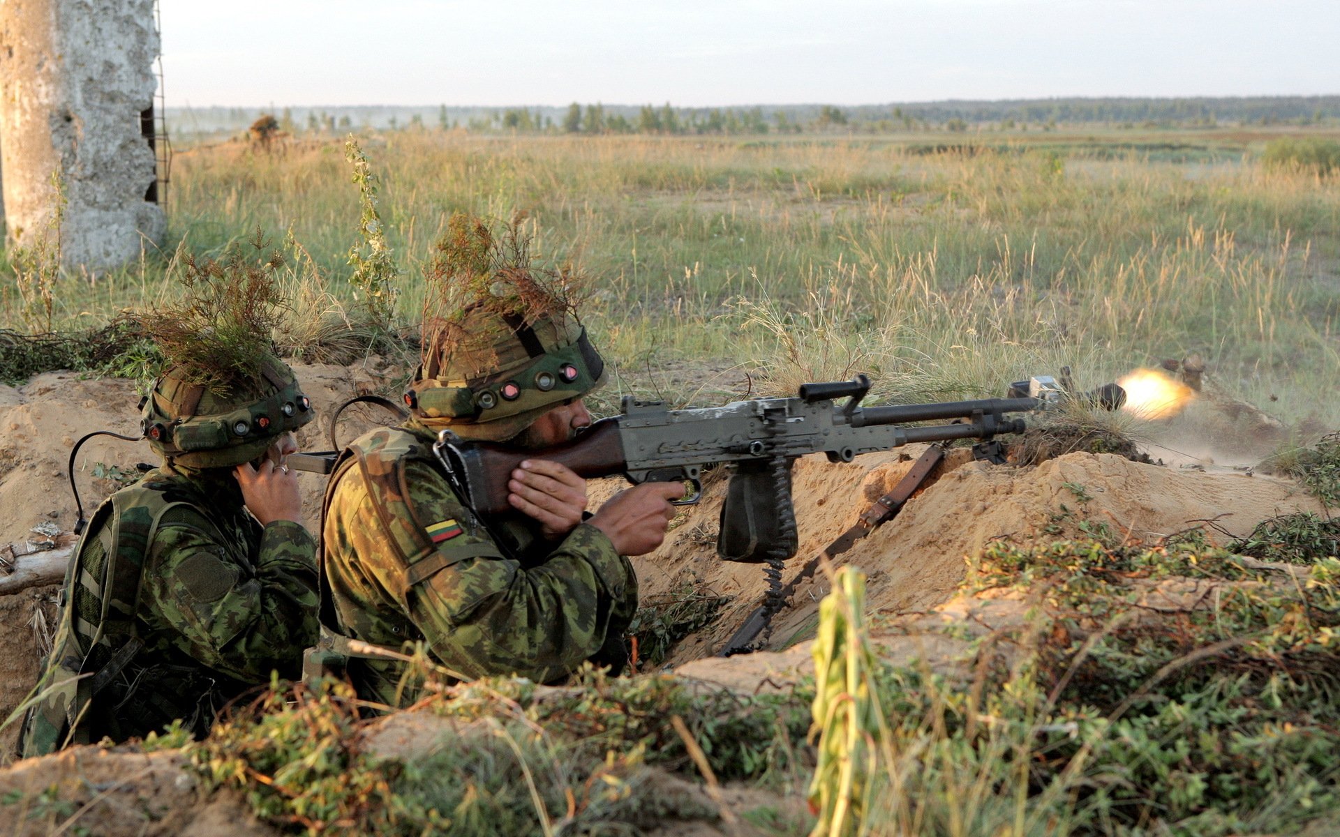 lithuanian army men weapon