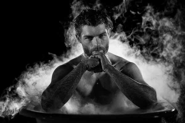 Liam McIntyre taking a bath