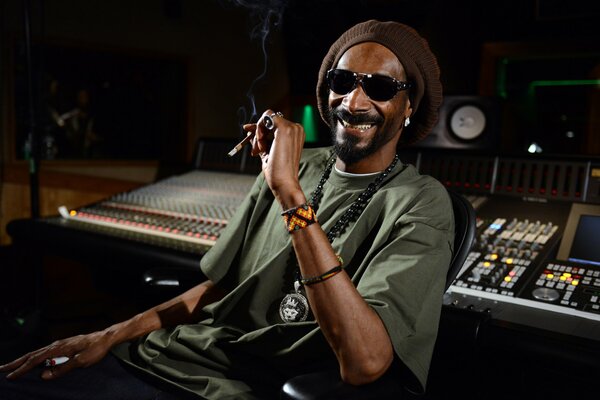 Snoop Dogg en el estudio de grabación