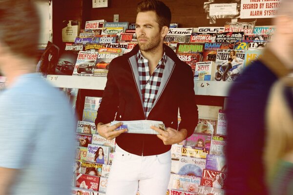 In the magazine store actor Chris Pine