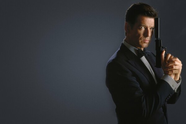 Pierce Brosnan como James Bond