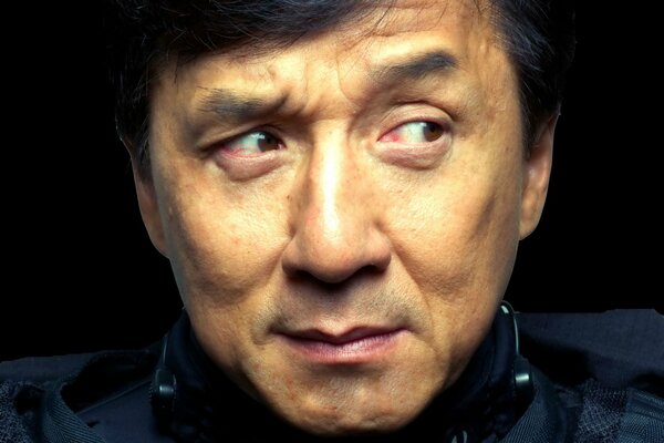 La mirada penetrante de Jackie Chan